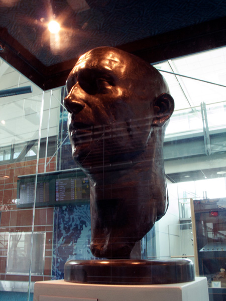 airport art bronze head