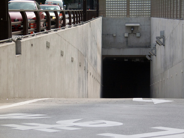shimbashi underground parking